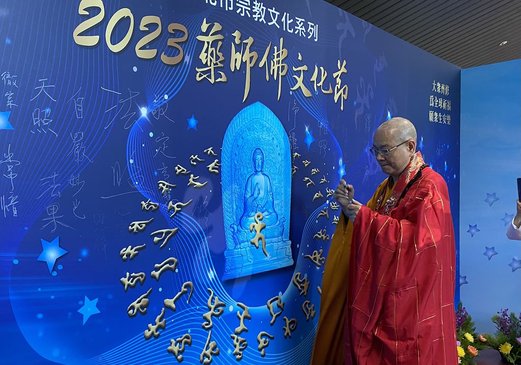 慈法禪寺舉辦藥師佛文化節秉持著恩師淨耀大和尚積極弘揚藥師法門的初心，以「為全球祈福、願眾生安樂」的核心精神
