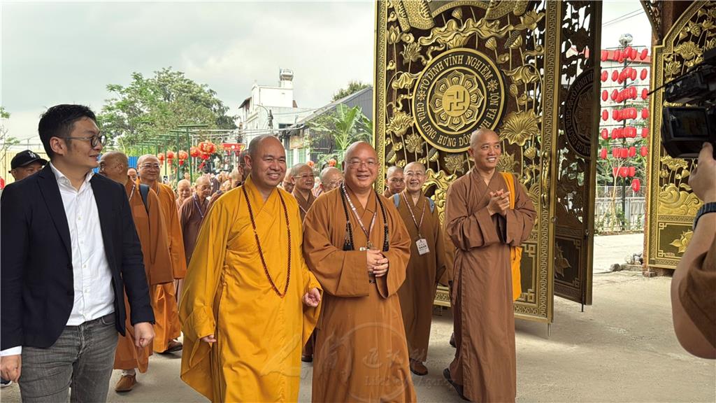 中華人間佛教聯合總會「越南佛教訪問交流團」抵達龍興寺。圖/中華人間佛教聯合總會提供